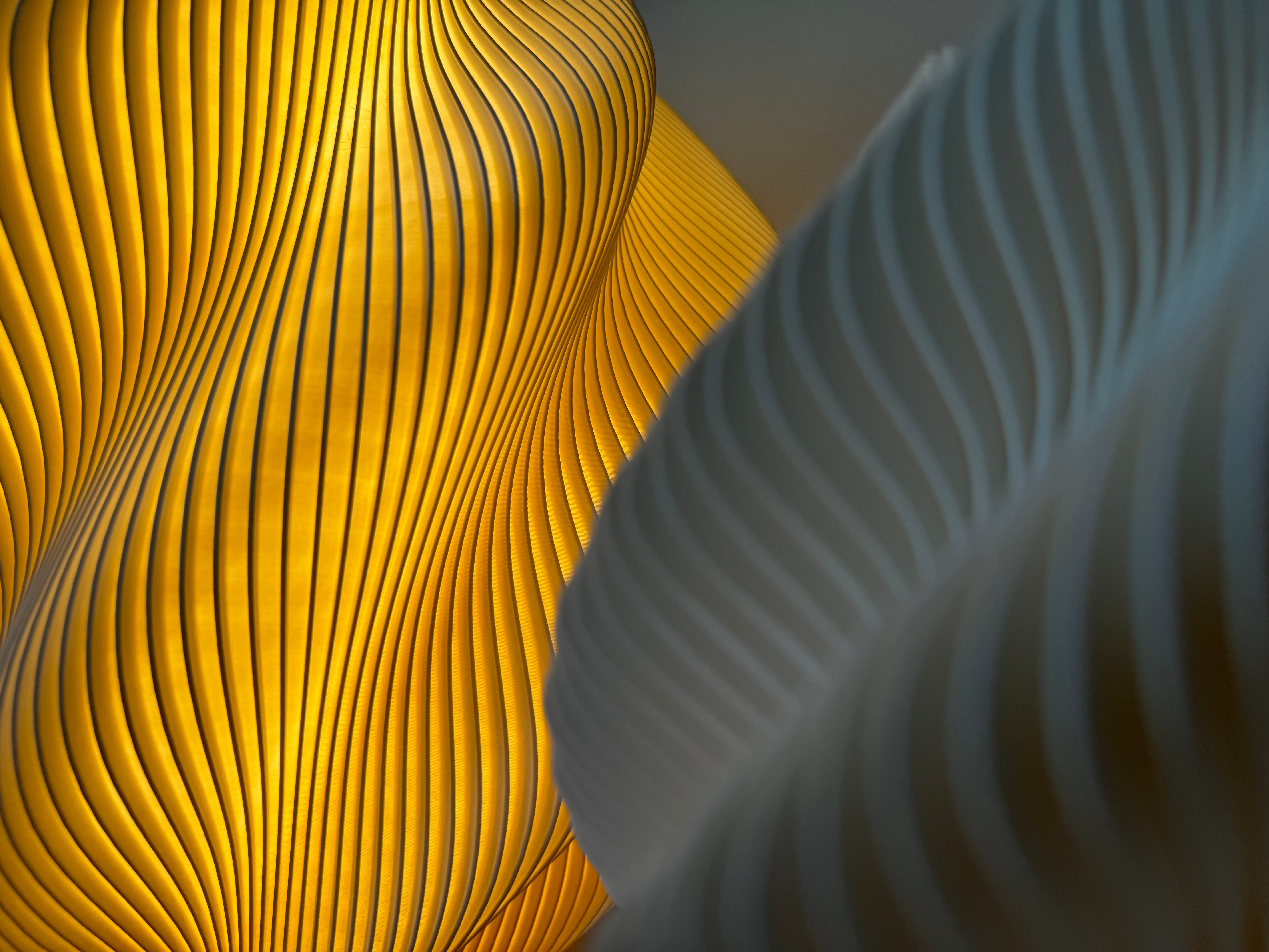 Selene Lamp Gold Edition – light decorativă sculpturală de la Artema Concept