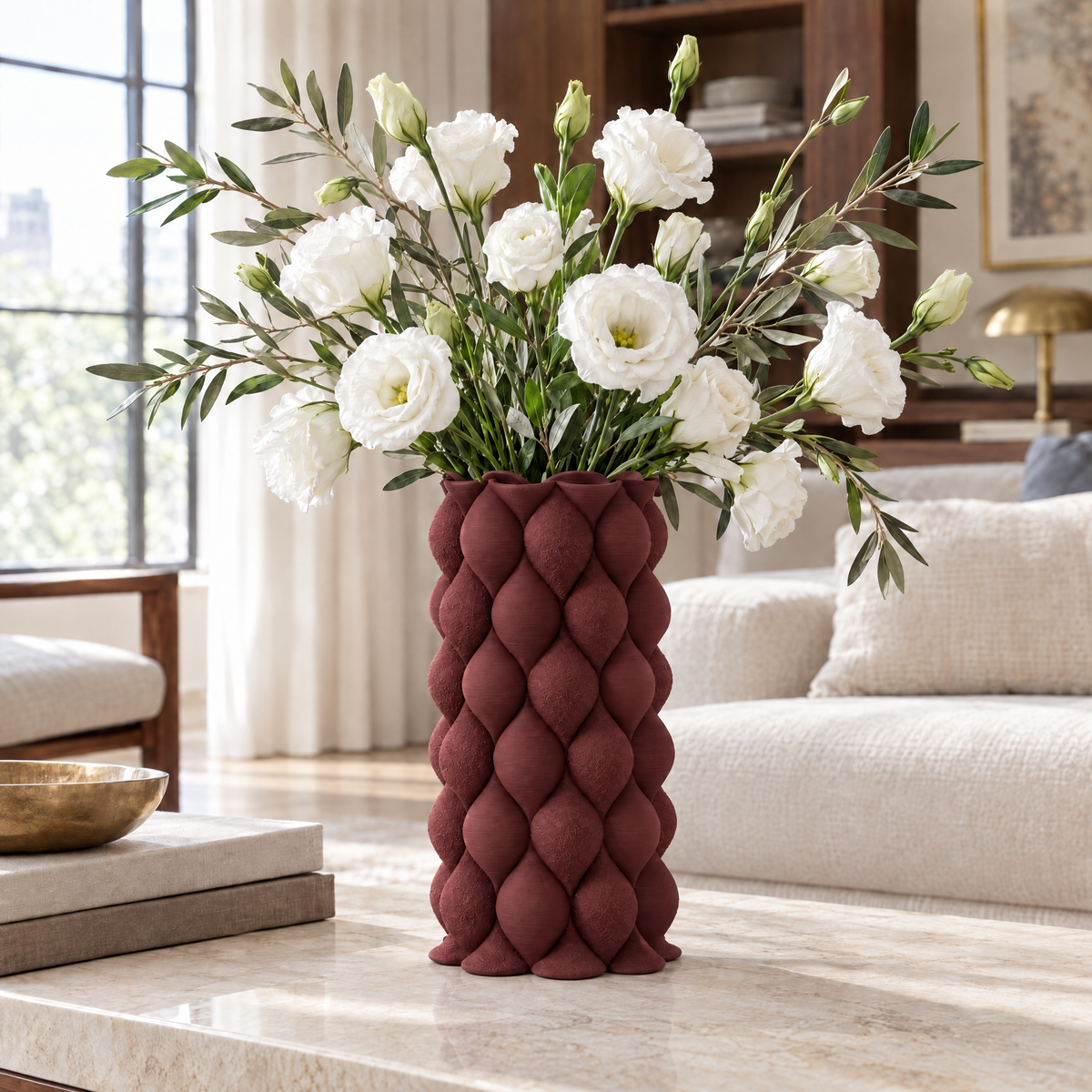 BOLLA 25 cm Burgundy Red — aranjament cu flori albe într-un interior elegant