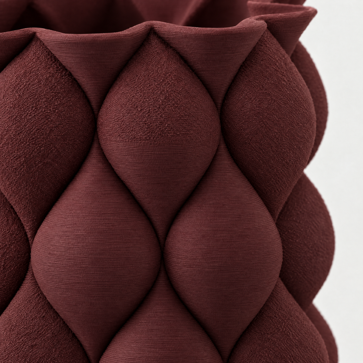 BOLLA 34 cm Burgundy Red — detaliul suprafeței mate
