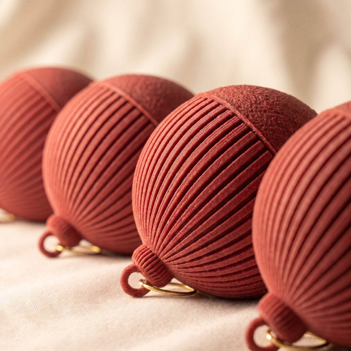 Set Glob x4 – Burgundy Red – ARTEMA Crăciun 2026, detaliu textură