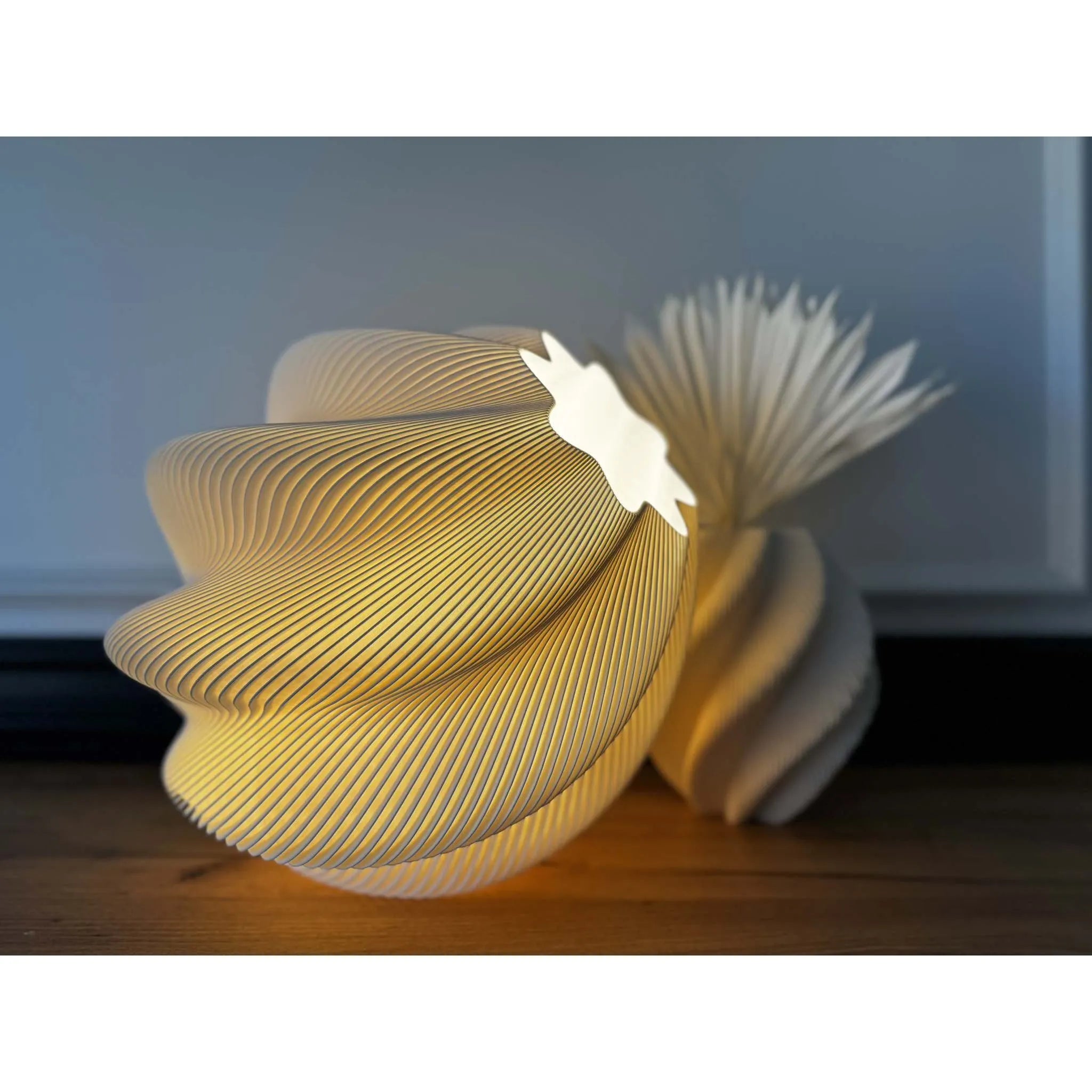 Plisee Spiral – light decorativă sculpturală de la Artema Concept