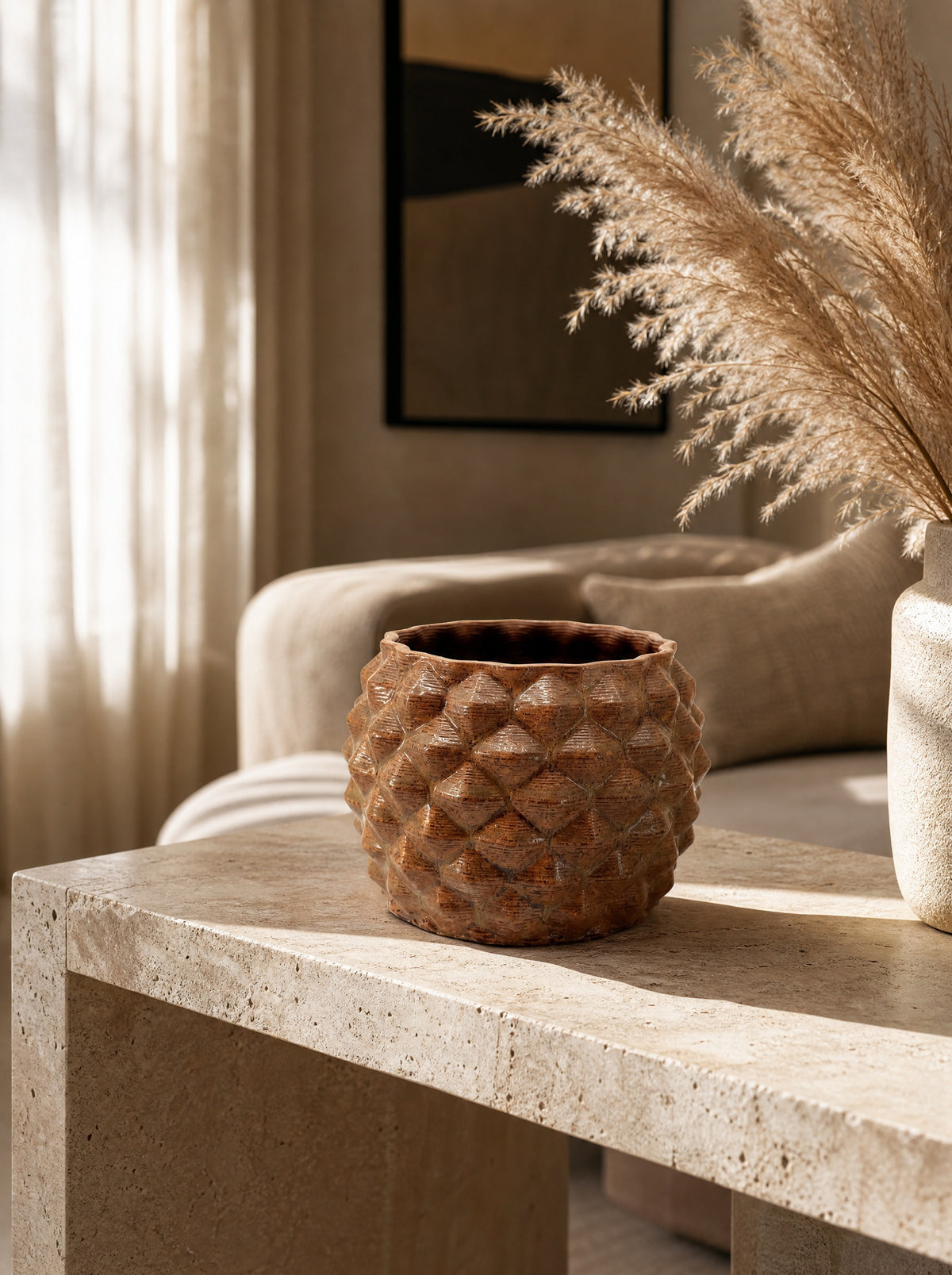 Vază ceramică Prisma în decor interior elegant
