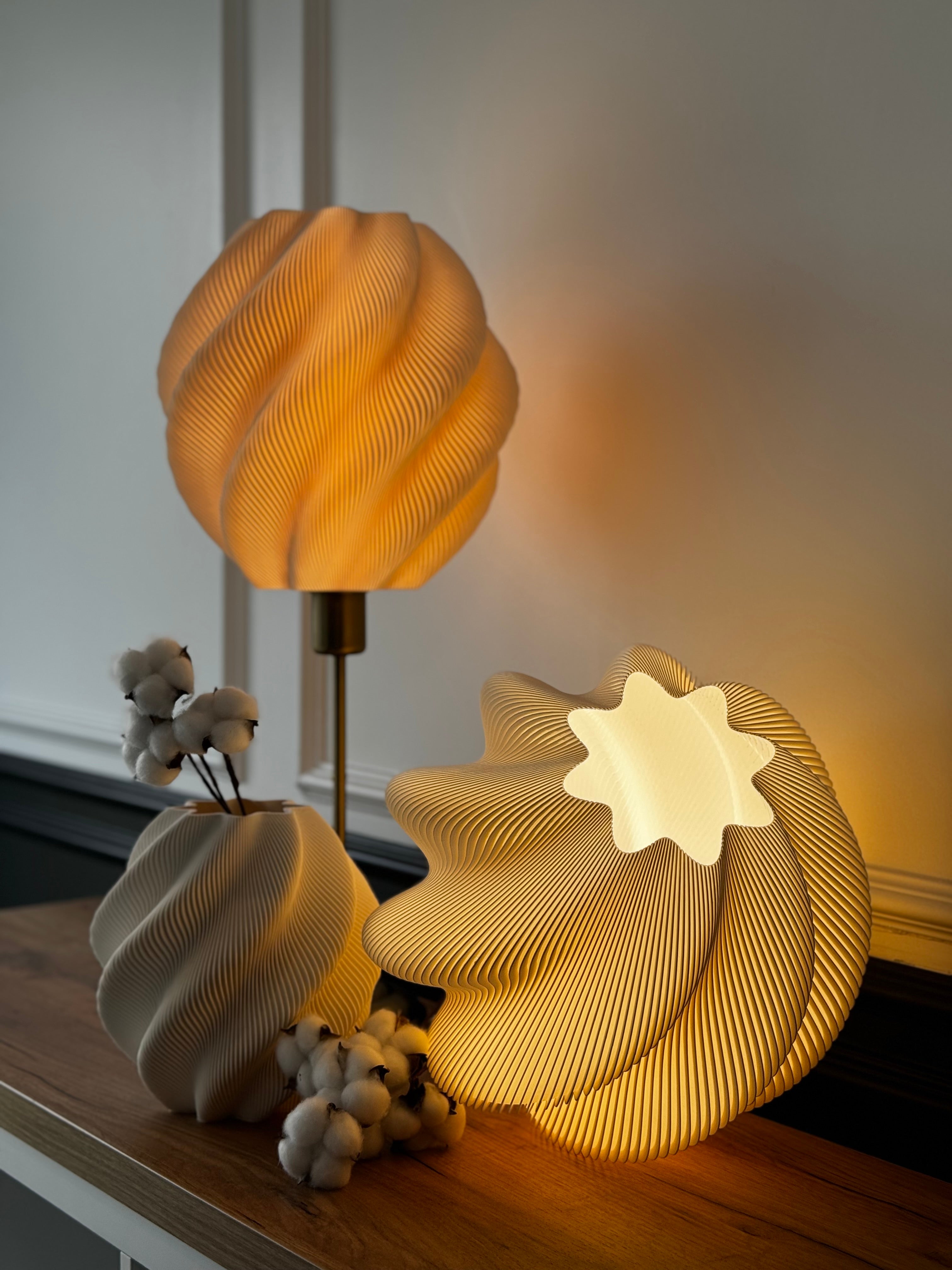 Plisee Spiral – light decorativă sculpturală de la Artema Concept