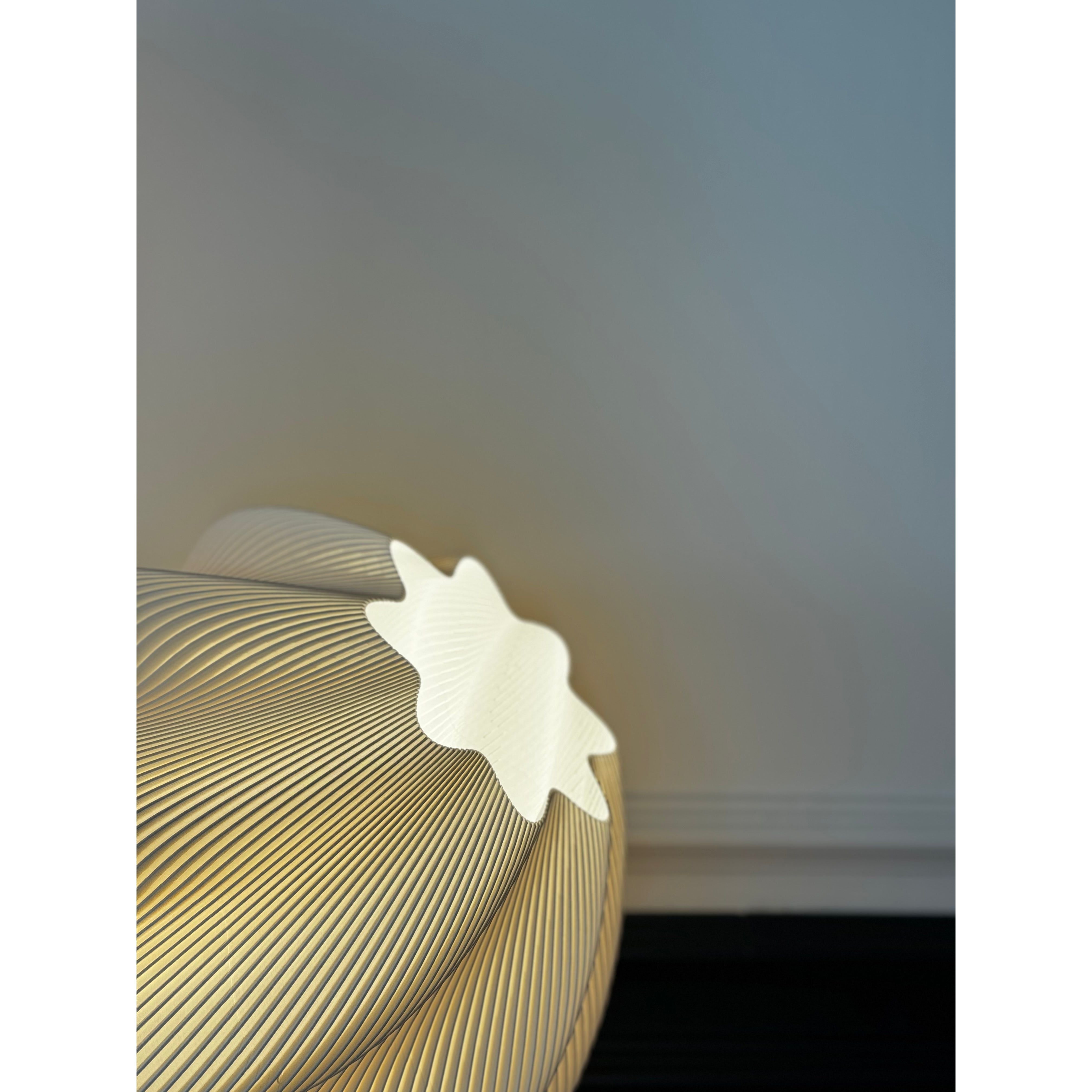 Plisee Spiral – light decorativă sculpturală de la Artema Concept