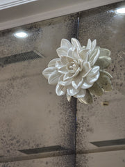 PSG Ballroom · Slatina — Composition sculpturale sur miroir