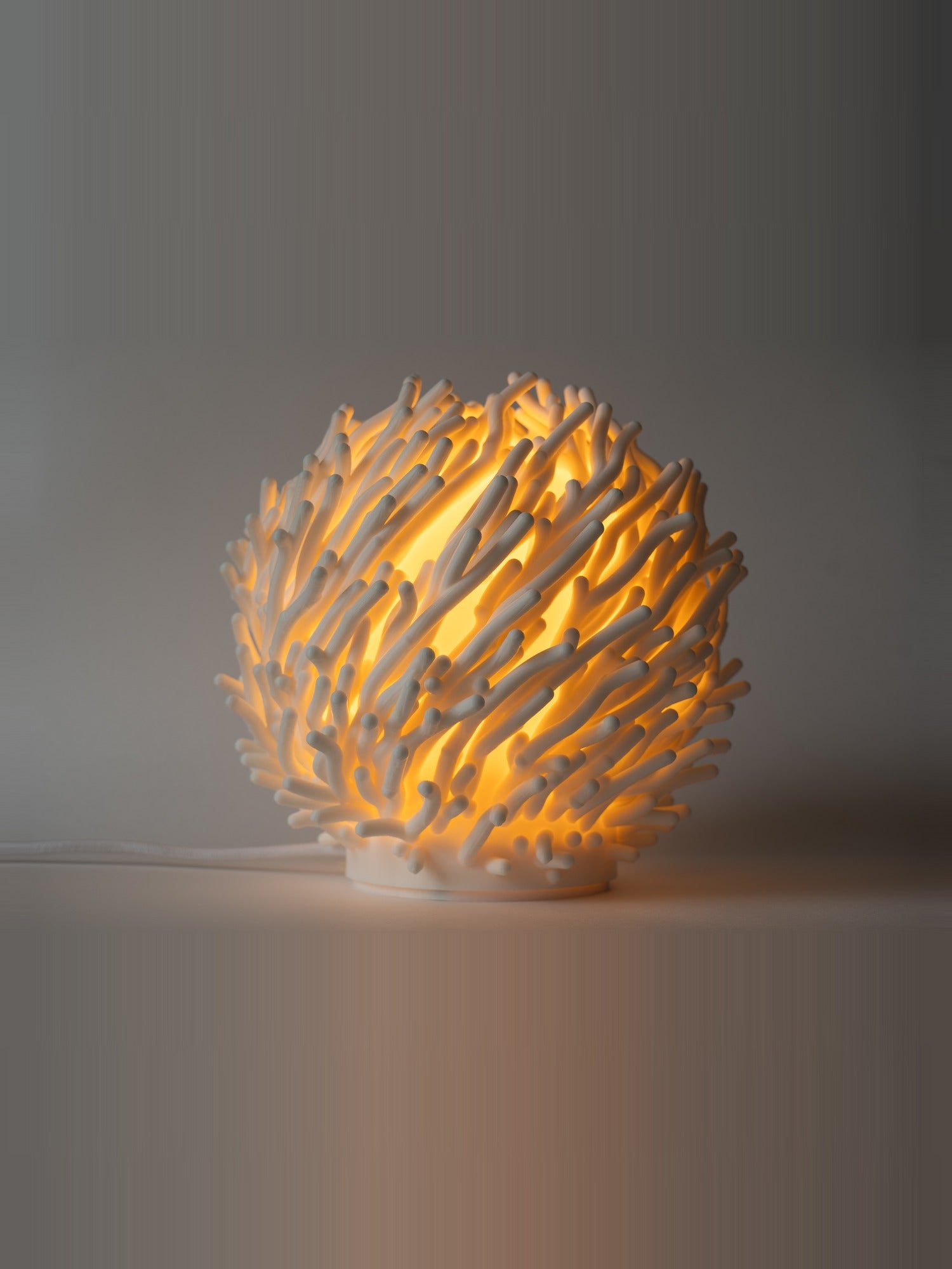 Coral — lampă sculpturală aprinsă, Artema Concept